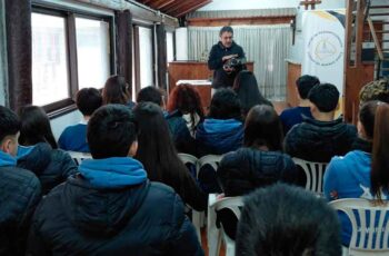 El Instituto Medalla Milagrosa visitó el Radio Club
